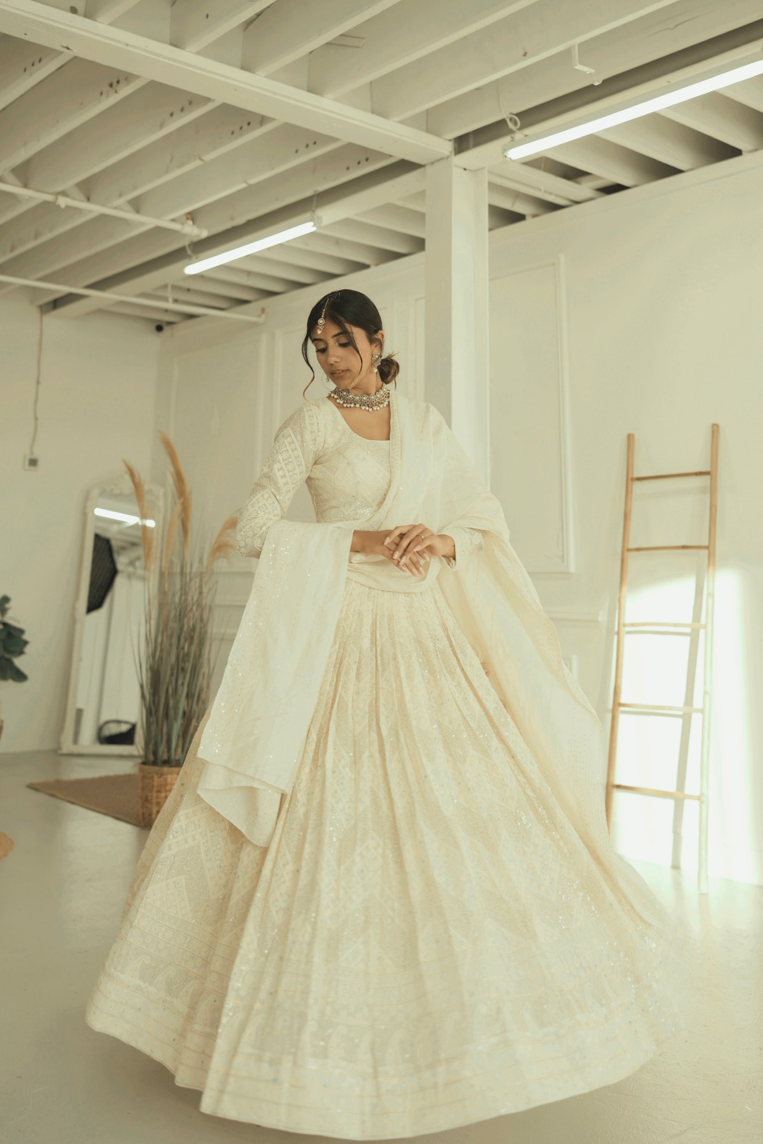 White Lakhnawi Lehenga